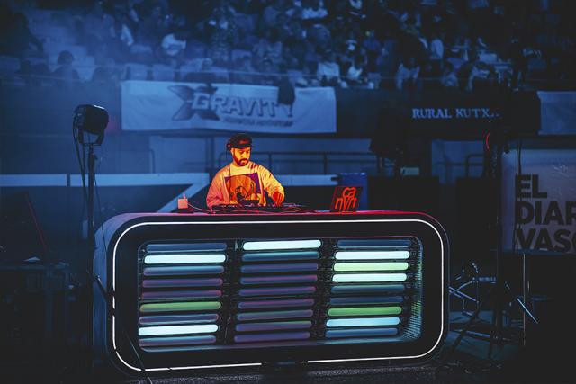 DJ